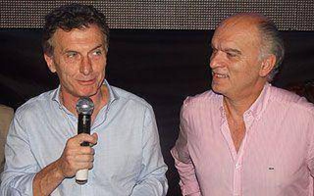 Macri visit� a Lan�s y respald� a Grindetti