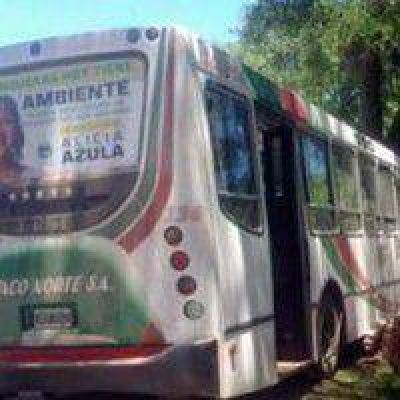 Colectivo fuera de control colision� el muro del regimiento