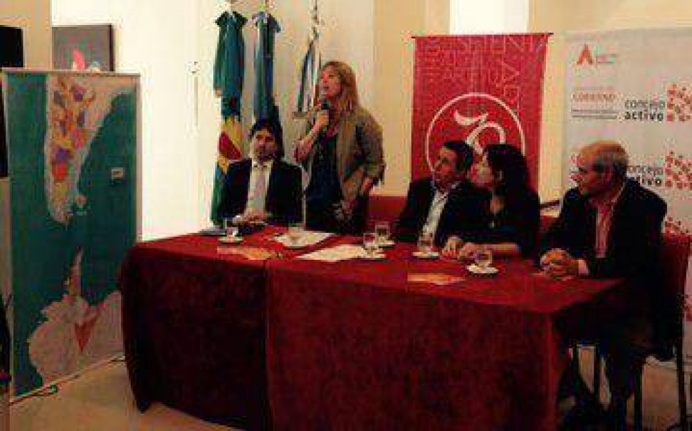 lvarez Rodrguez present Concejo Activo en Lans, junto a Batakis y Daz Prez	