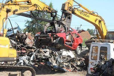 El municipio empez� a compactar unos 900 veh�culos confiscados