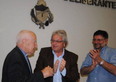 El Padre Hugo Segovia fue declarado Ciudadano Ilustre de General Alvarado en un emocionante acto