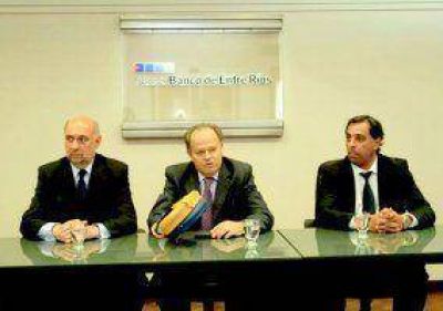 Instalan desfibriladores en cinco sucursales bancarias
