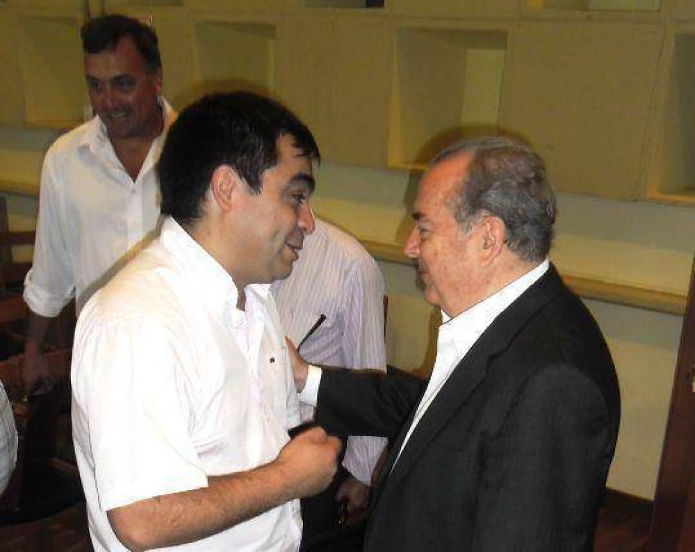 Jorge prometi� m�s casas para 25 de Mayo