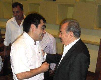 Jorge prometi� m�s casas para 25 de Mayo