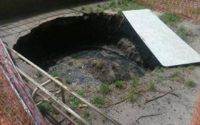 Mar del Plata: Se hundi� el pozo ciego de una escuela y casi provoca una tragedia