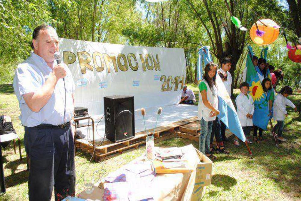 Las escuelas de isla ahora cuentan con energ�a el�ctrica generada por placas solares