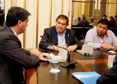 Los Petroleros suspenden el paro y pasan a cuarto intermedio hasta ma�ana