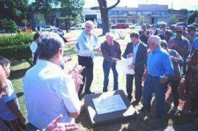 Emoci�n, recuerdos y festejos en la inauguraci�n de la remodelaci�n de la plaza Mitre