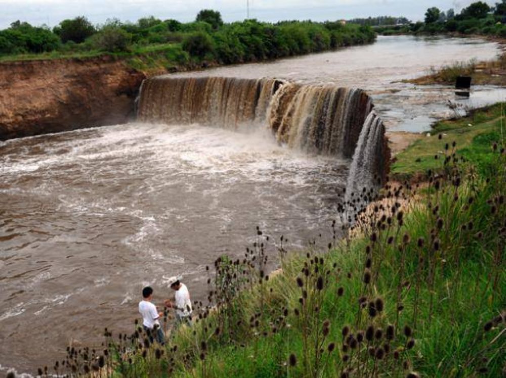 Hallaron el cuerpo de un joven de 26 a�os que cay� el domingo en las aguas del arroyo Saladillo