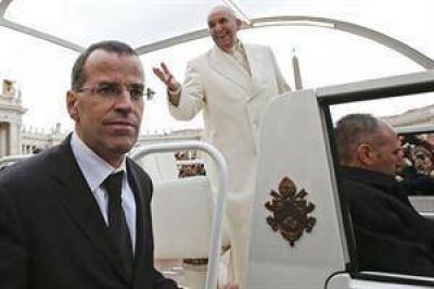 El Papa releva al jefe de la Guardia Suiza por autoritario