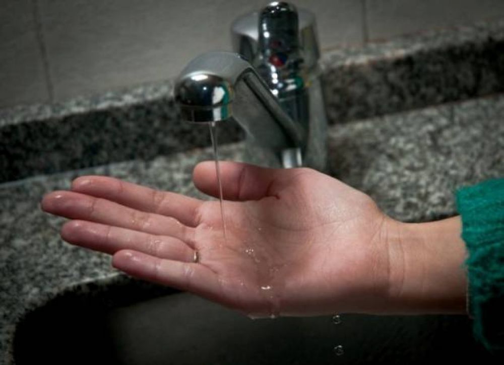 Vecinos de distintos barrios de San Luis reclaman por la falta de agua