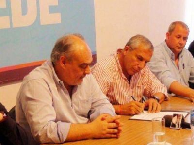 Goya: Colombi y Bassi firmaron convenios para obras de pavimentaci�n