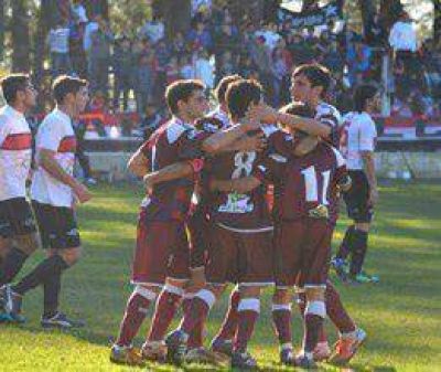 F�tbol: Defensores gole� por la Copa  
