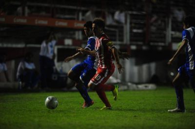 San Mart�n le gan� por goleada a V�lez San Ram�n