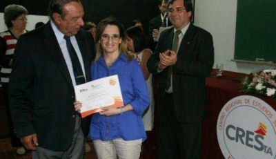 Entregaron diplomas a veintis�is nuevas enfermeras 