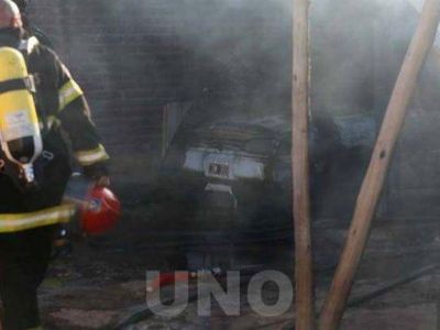 Vecinos de San Rafael rescataron a un ni�o de un incendio de una casa