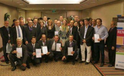 Gill y Bedano, en la entrega de aportes a parques industriales cordobeses
