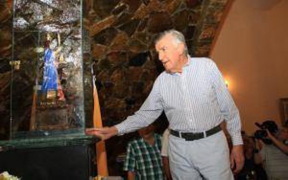 Gioja volvi� a Mogna y le pidi� salud a Santa B�rbara