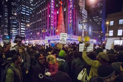 Furia en Nueva York al quedar libre otro polic�a que mat� a un negro