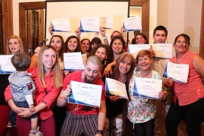 Acto de colaci�n de egresados del Plan Fines