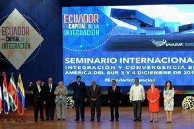 Con la mira en los buitres, Cristina participa en Quito de la inauguraci�n de la sede de Unasur 