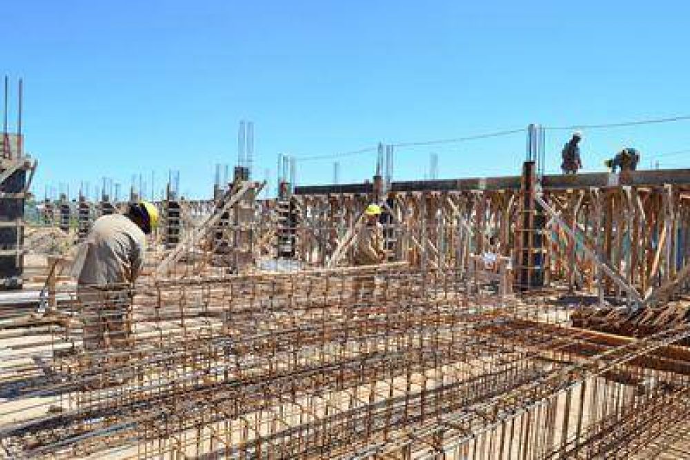 El intendente supervis� las obras del polideportivo del barrio Las Heras