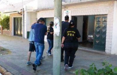 En el marco del operativo �Sierras electr�nicas�, la polic�a secuestr� droga y demor� a cuatro personas