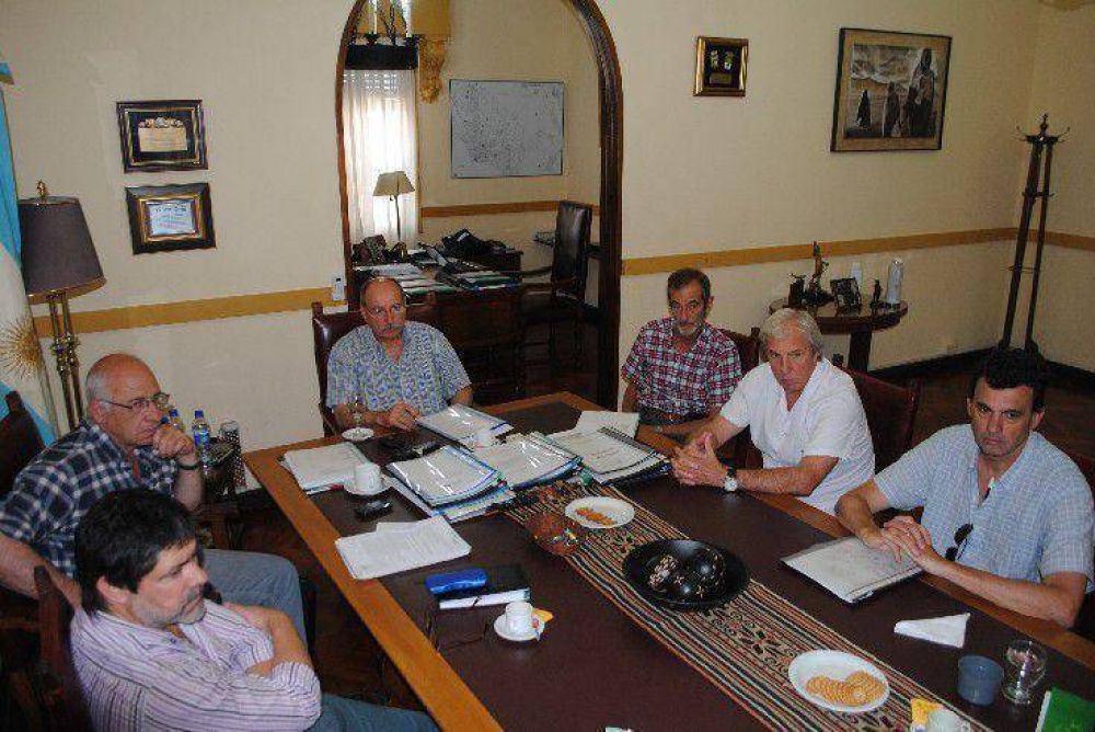 Tras evaluarse otra alternativa, se dispuso abonar los salarios de noviembre a la totalidad del personal municipal