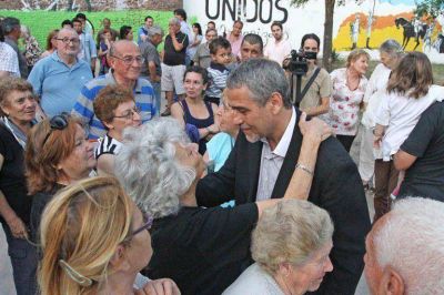 Inauguraron la pavimentaci�n y las luminarias del Pasaje Monte en Gerli