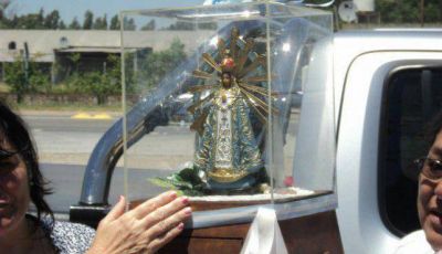 Lleg� la imagen de la Virgen bendecida por el Papa