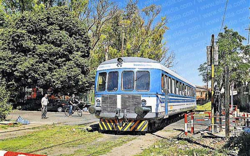 Tras fallas y fallas, prueban con un nuevo tren universitario    