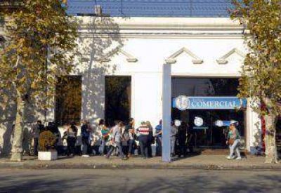 Crece la fuga de divisas a Uruguay y la AFIP investiga a contribuyentes