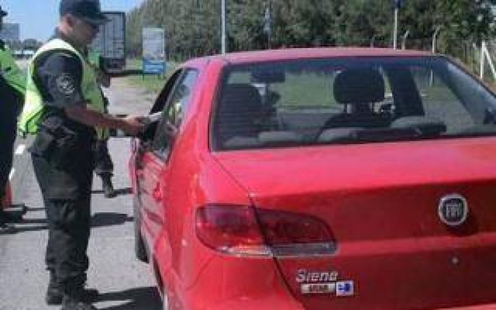 Detienen a un hombre por conducir borracho y en contramano por Ruta 2
