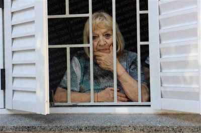 Un ladr�n disfrazado de cartero enca�on� a jubilada en su casa     