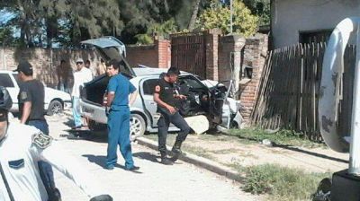 Or�n: un auto impact� contra una pared y su conductor muri� en el acto
