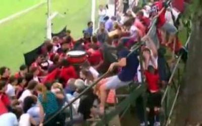 P�nico en San Antonio de Areco: Cay� una tribuna en la final de f�tbol