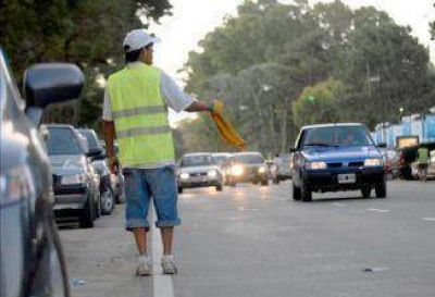 Trapitos en Quilmes, �con o sin derecho a trabajar en la calle?