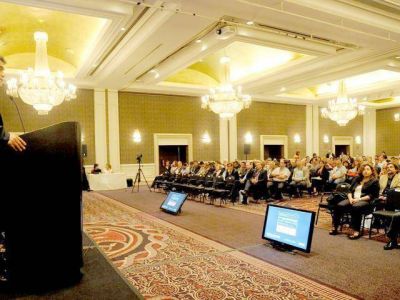 Guti�rrez expuso en encuentro de Parques Industriales