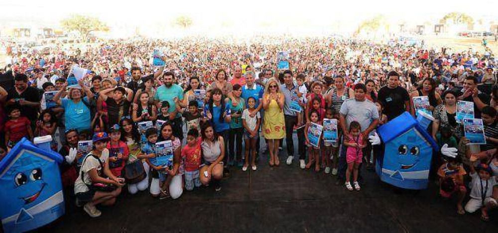 Poggi entrega las viviendas a 500 familias