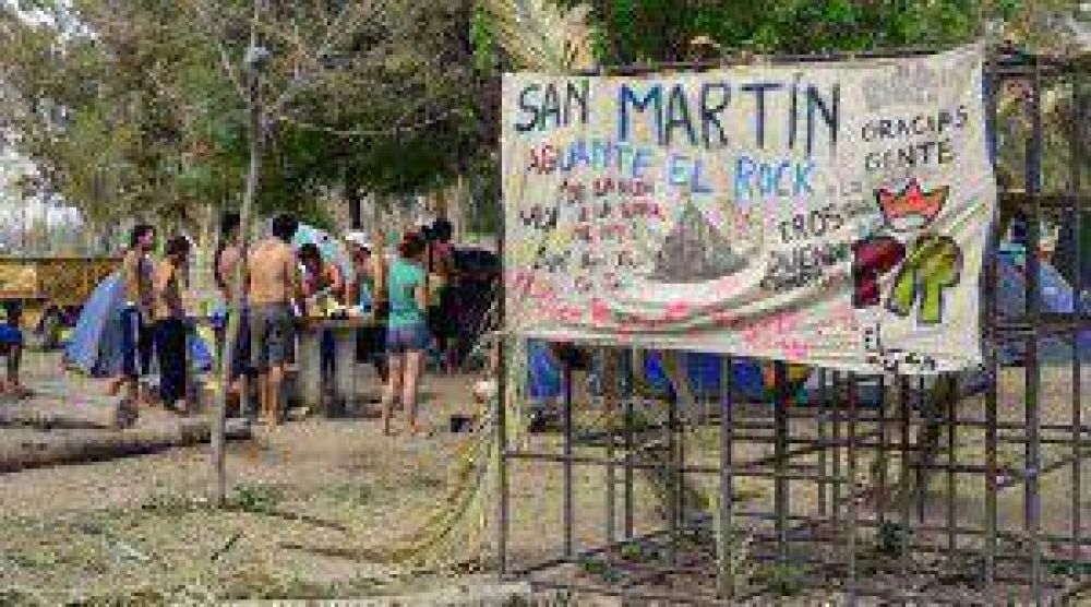 A una semana para el recital del Indio Solari, sus seguidores ya acampan en Mendoza