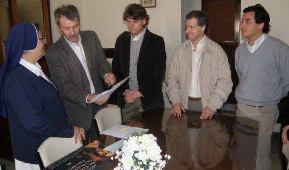 Scioli as� en la Gruta de Lourdes como en La Catedral: penoso