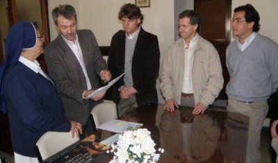Scioli as� en la Gruta de Lourdes como en La Catedral: penoso
