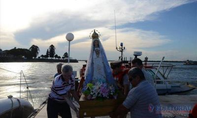 Misa y chamam� en el puerto capitalino para recibir a la Virgen Peregrina de Itat�