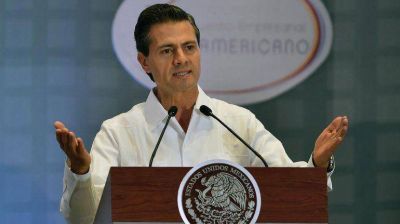 Enrique Pe�a Nieto expres� su p�same a la familia del estudiante mexicano identificado