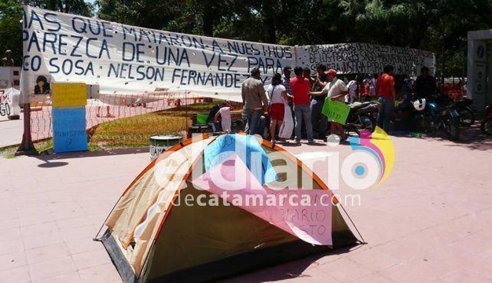 Los precarizados de Ambiente esperan ser recibidos por alg�n funcionario