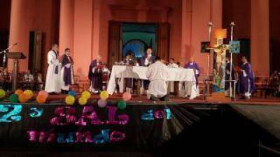 Los j�venes homenajearon a la Virgen del Valle