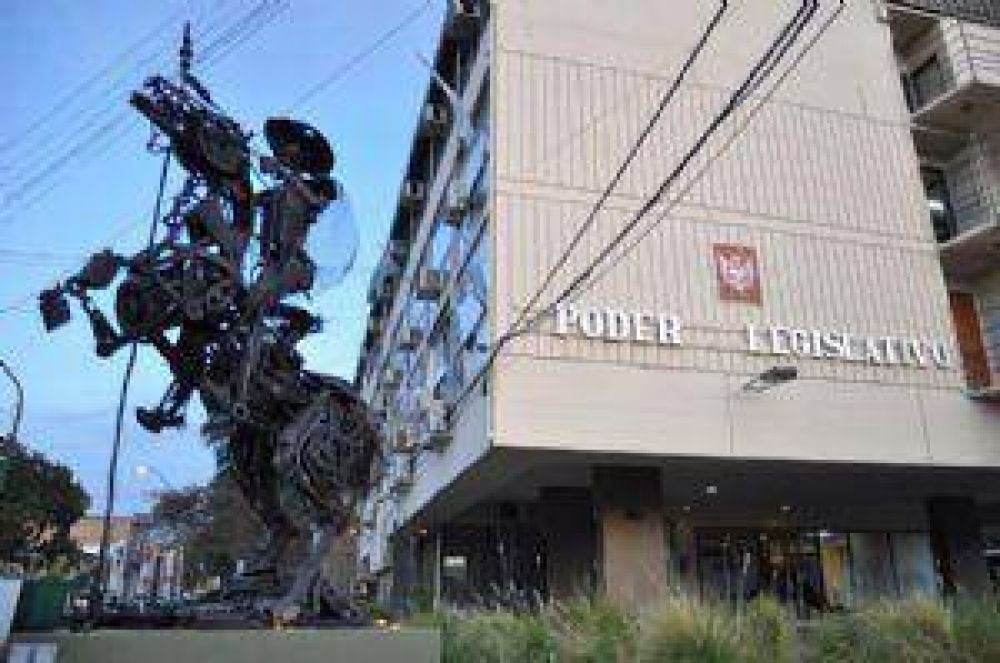 En 5 a�os, la planta de personal de la Legislatura crecer� un 110%