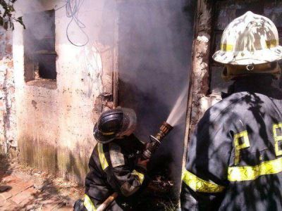 Un ni�o provoc� un incendio en su casa 