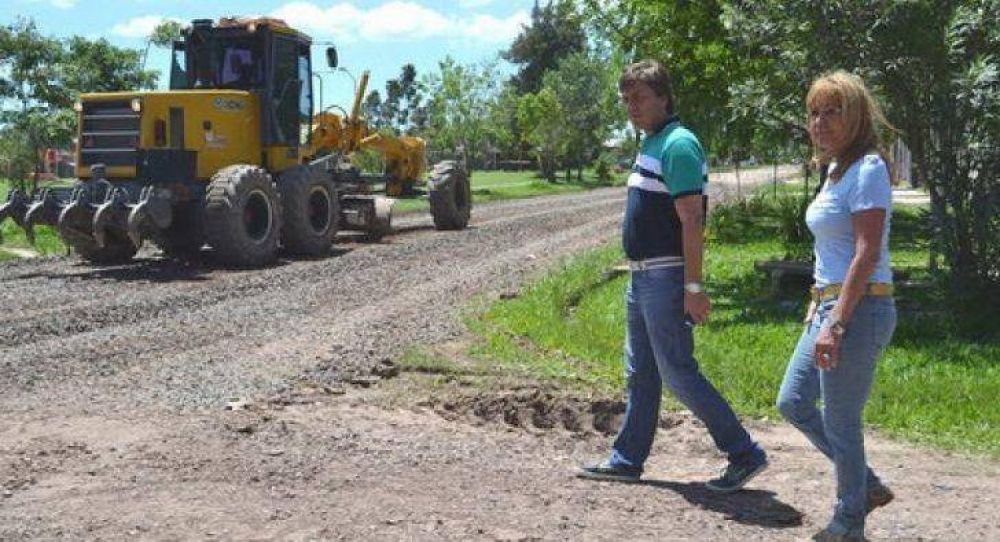 Operativos y mantenimiento de ripio para los barrios G�iraldes y San Miguel