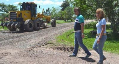 Operativos y mantenimiento de ripio para los barrios G�iraldes y San Miguel
